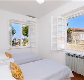 3 Bedroom Apartment in Dubrovnik with Balcony & Sea View, sleeps 6